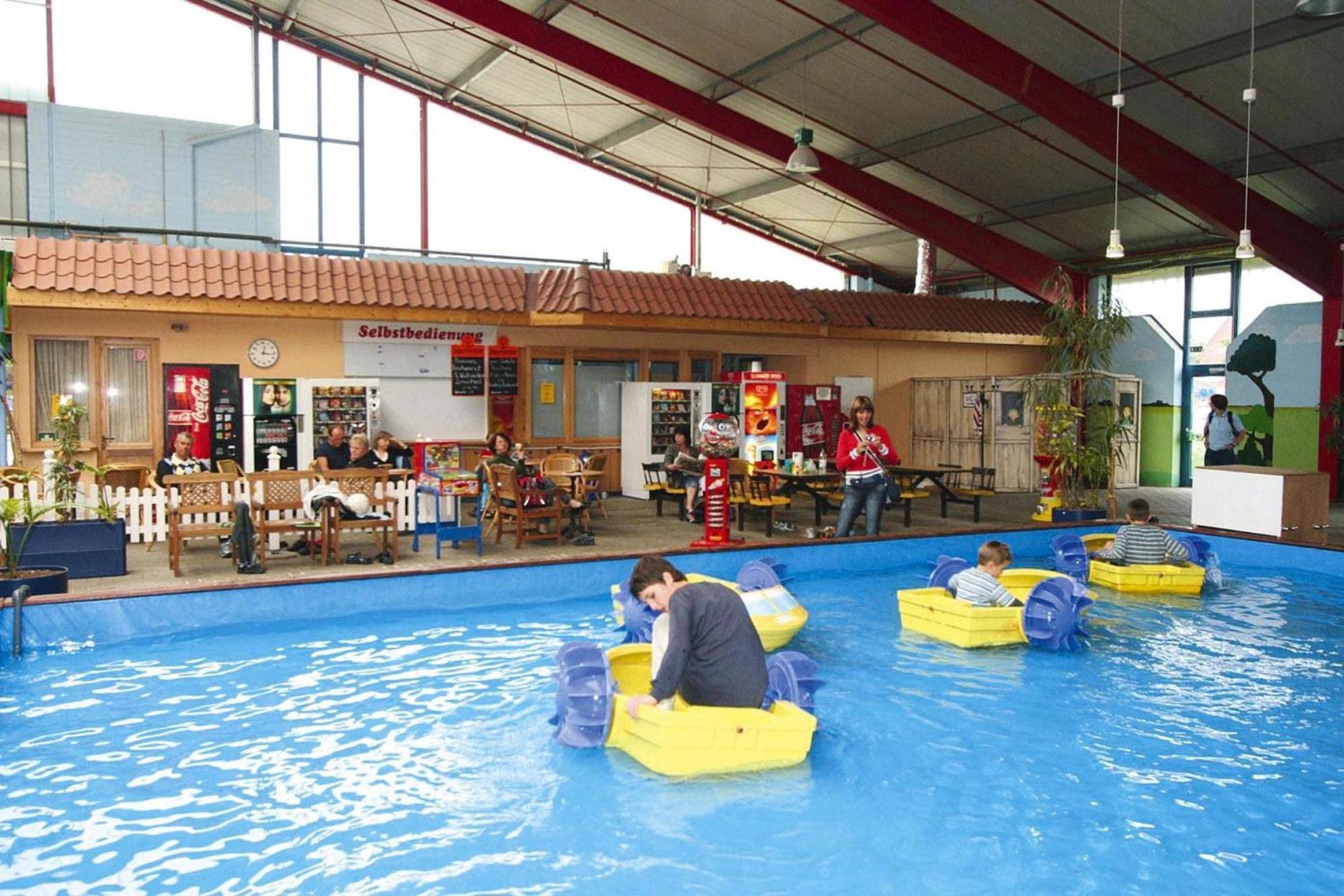 Apartment In Burhave With A Shared Pool Ngoại thất bức ảnh